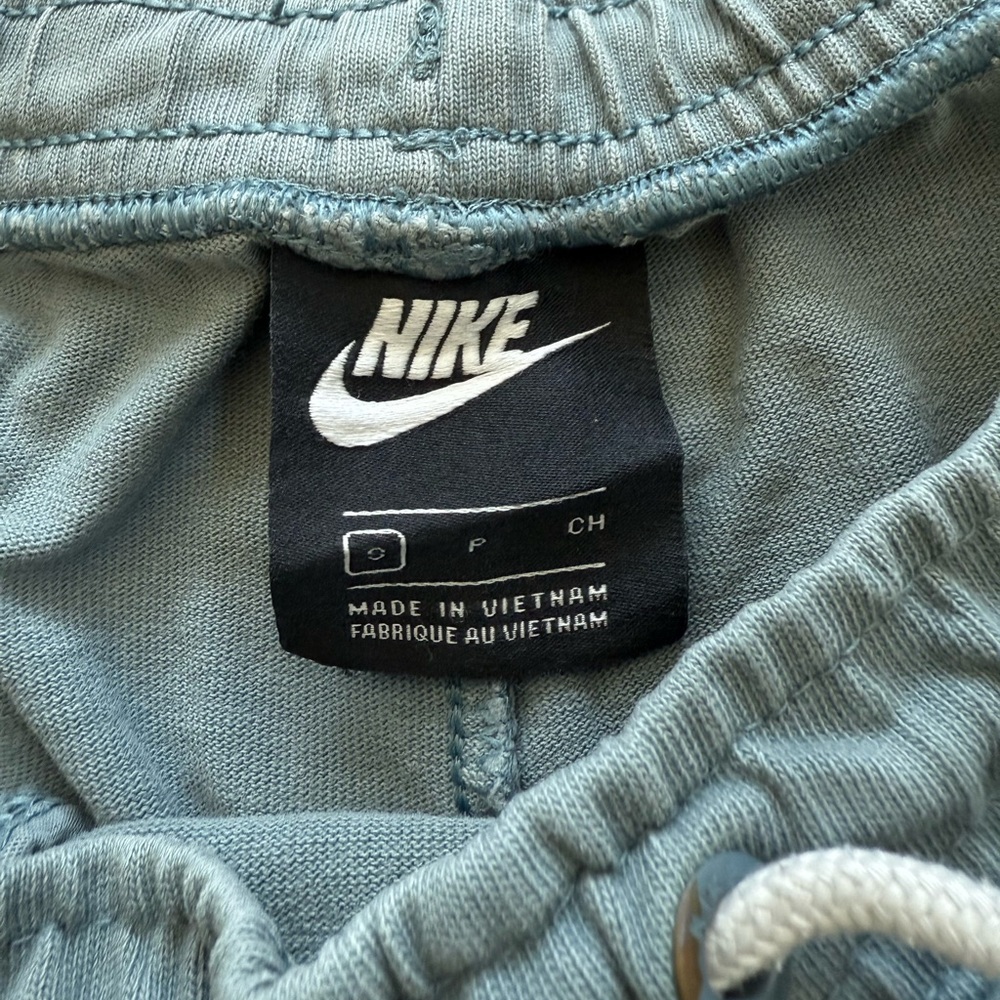 Nike Shorts - Picture 2 of 4